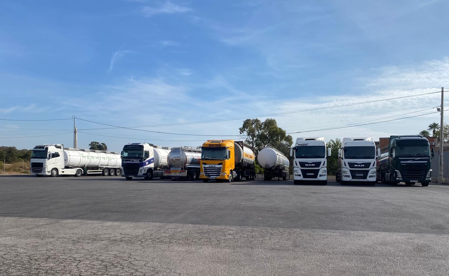 Aparcament de camions cisterna i isotancs 2