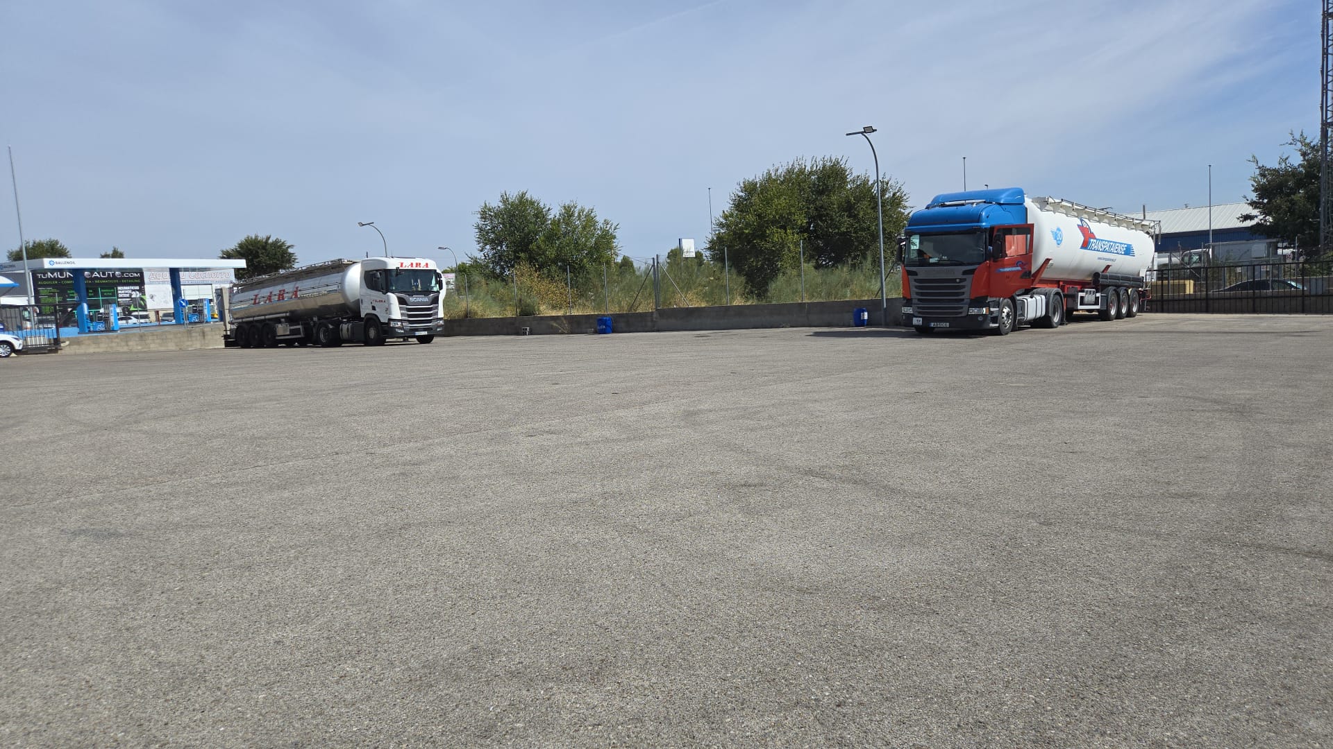 Aparcament de camions cisterna i isotancs 3